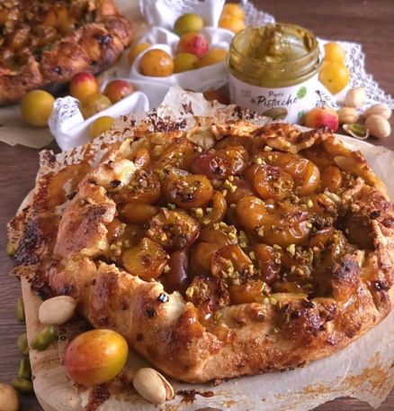 Tarte rustique mirabelle pistache