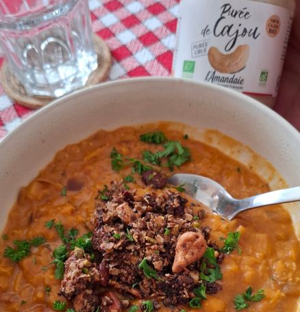 Soupe de lentilles corail à la purée de noix de cajou Soupe de lentilles corail à la purée de noix de cajou