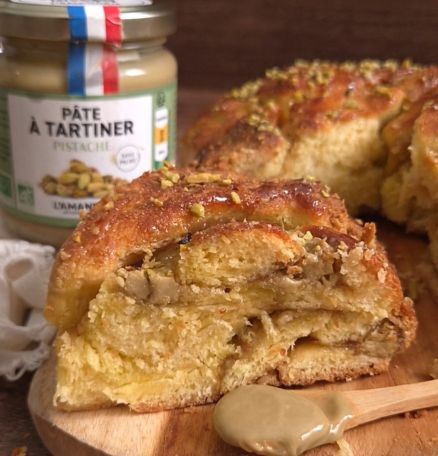 Brioche tressées à la pâte à tartiner pistache